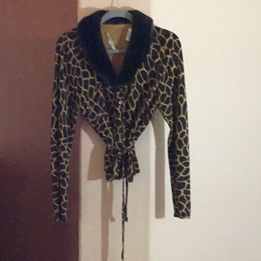 Sweater top with faux fur collar
